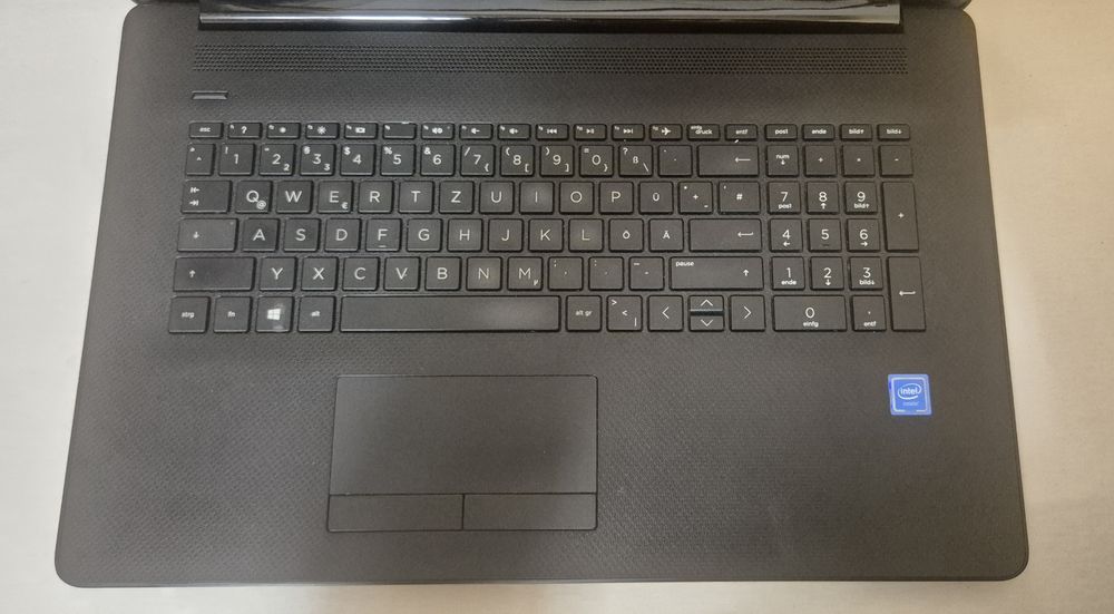 Vând Urgent Laptop HP Model: 17-by0110ng