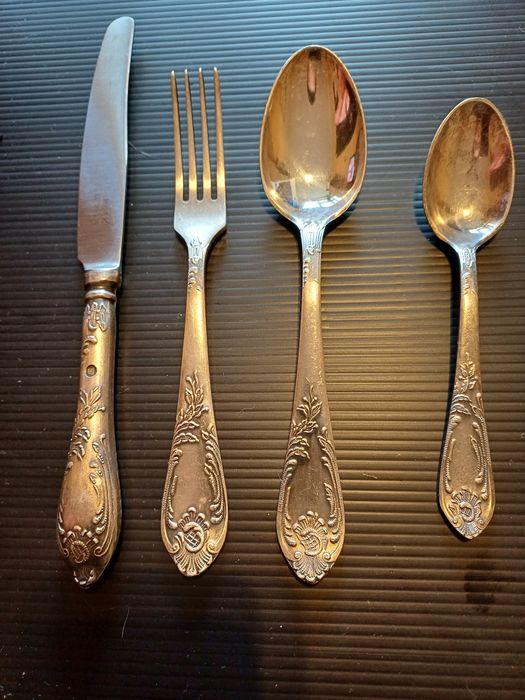 Посребрени Руски прибори