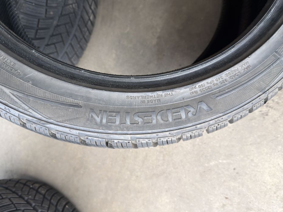 Vand set anvelope 245/45/19-275/40/19 vredestein de iarnă ca noi