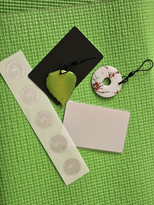 Подавам NFC-та, визитки, WI-FI пароли и...