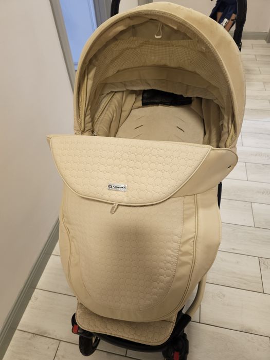 Продам прогулочную коляску фирмы Adamex