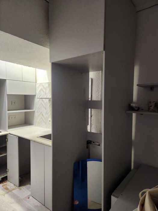 Полки самовывоз, нужно одну раскрутить