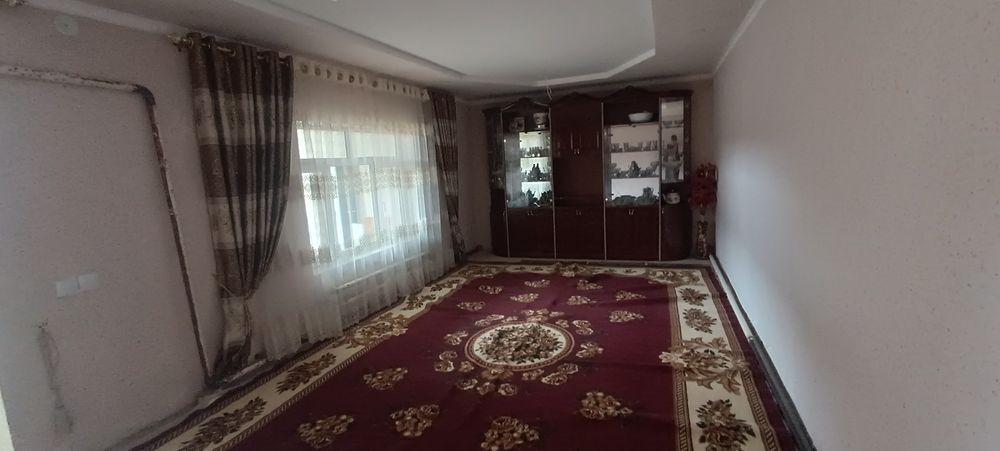 Uy sotiladi Qibray mayskida yaxshi oʻzbekona barakali uy