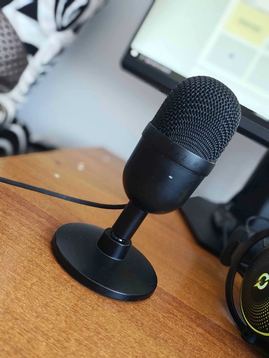 Razer Seiren Mini Black cu cutie și accesorii – stare impecabilă