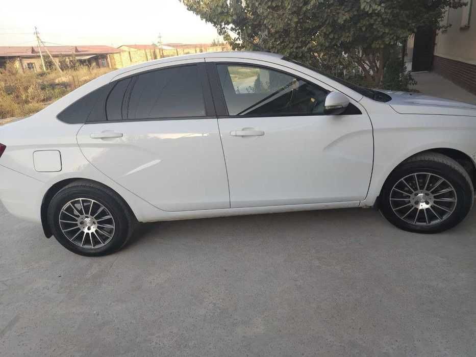 Lada vesta sotiladi arzon narxda