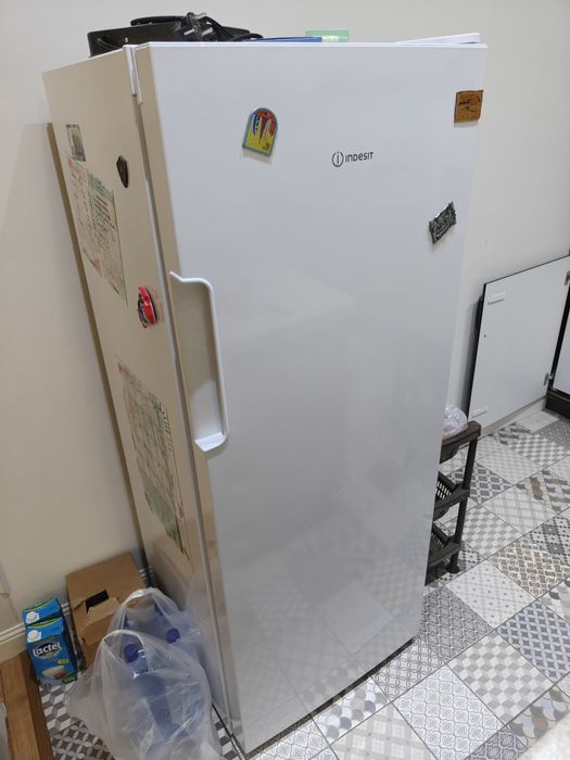 Морозильная камера вертикальная Indesit