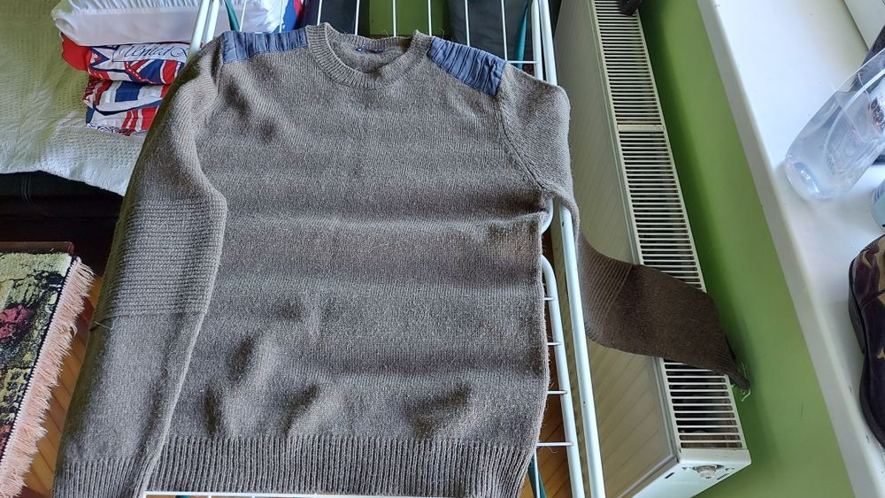 Pulover din lână verde oliv