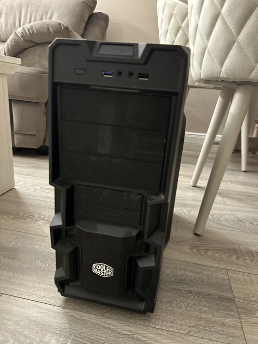 Дъно, процесор и кутия за компютър