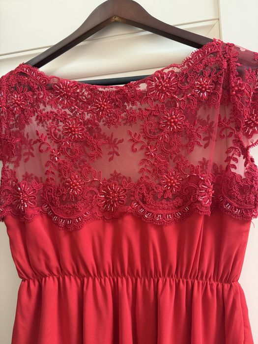 Rochie eleganta rosie accesorizata cu margele cristale