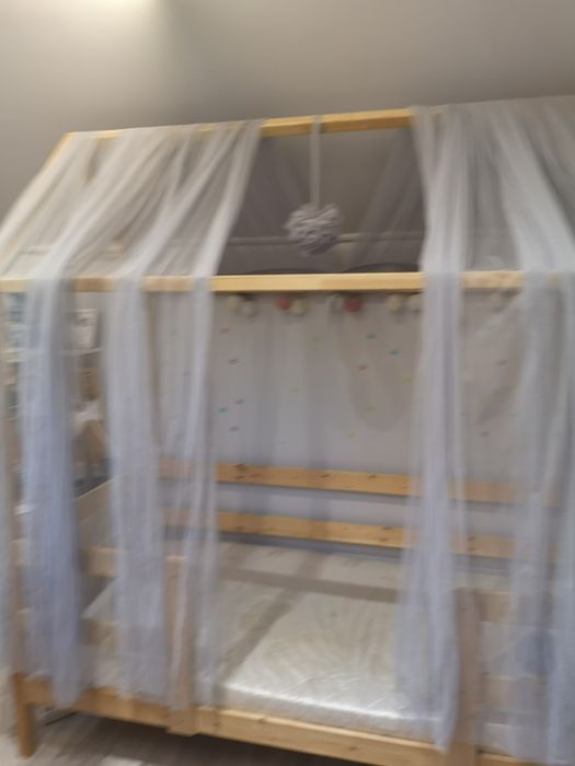 Детская кроватка домик