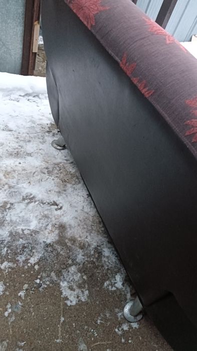 Двухместный диван б/у