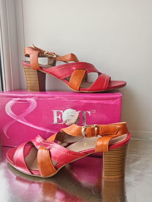 Босоножки коралловые