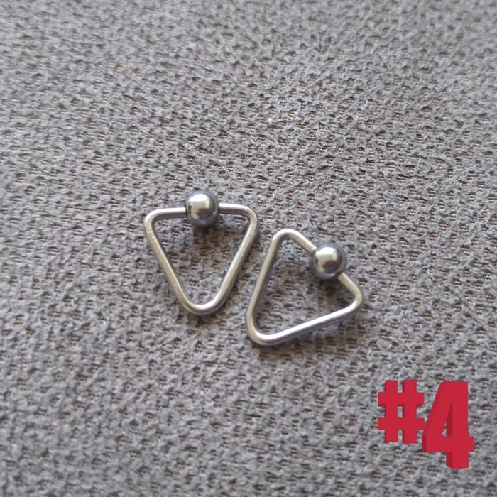 Пиърсинг обеци и флеш от медицинска стомана