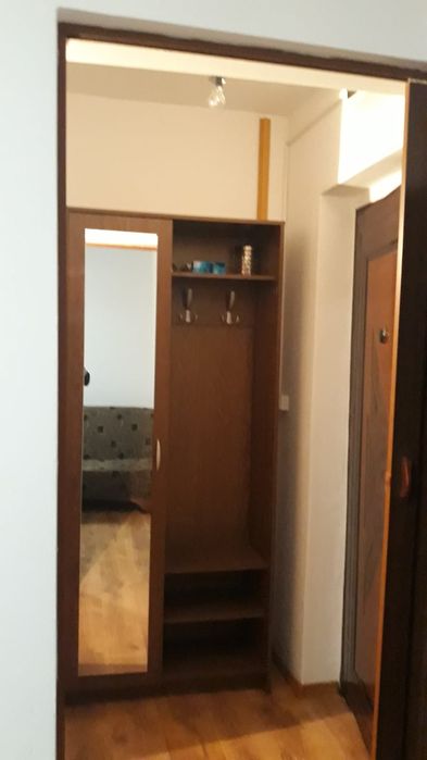 Închiriez garsoniera