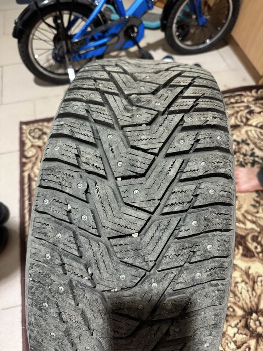 Продам зимние шины с шипами! Hankook