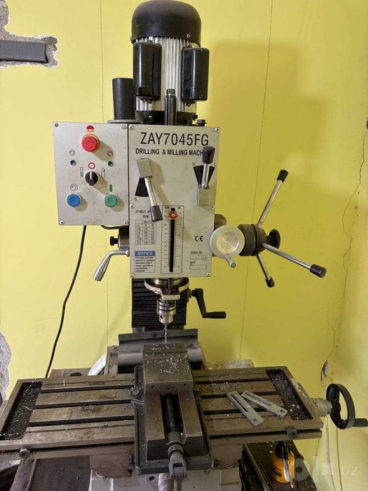 Фрезерный станок ZAY7045FG