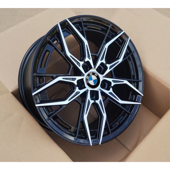 Jante 19 BMW 5 x 120 in 2 latimi
Compatibile BMW F01 F06 F07 F10 F11 F