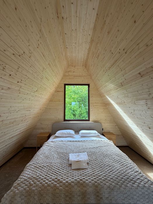 Se vine Cabana A-frame gata de locuit sau închiriat cu panorama deosebită