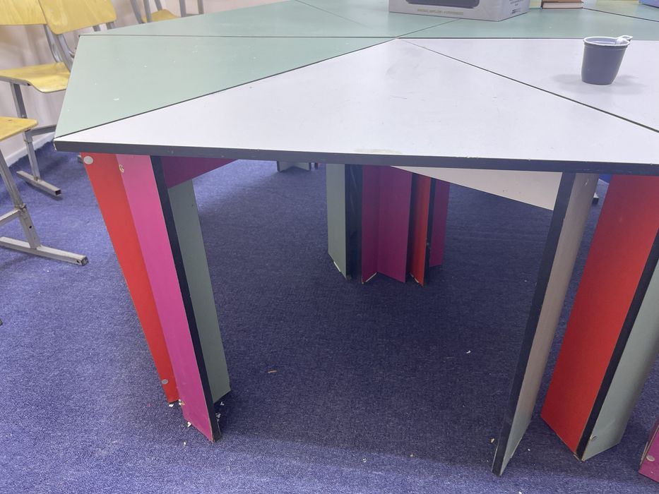 Парта и стулья учебные