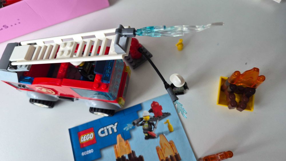 Lego City - camion de pompieri cu scara