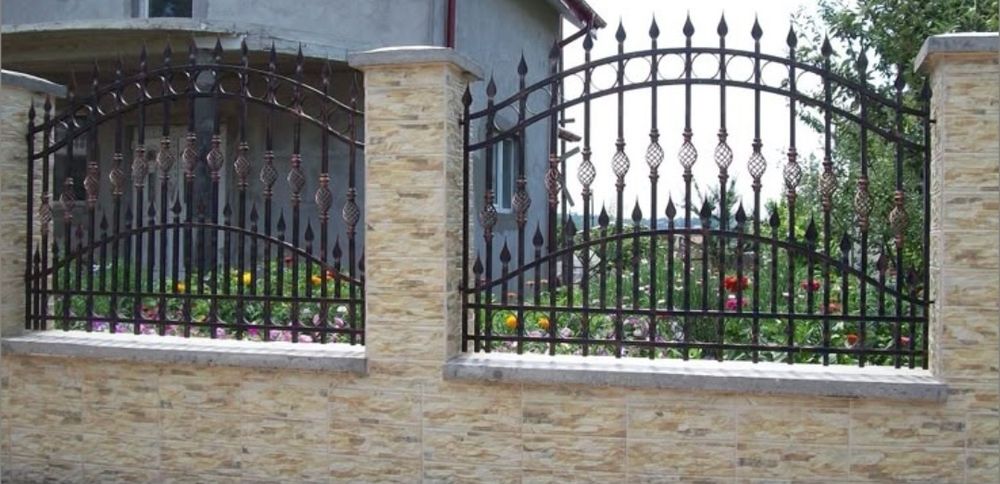 Изработка на метални конструкции, огради, порти, парапети и маси