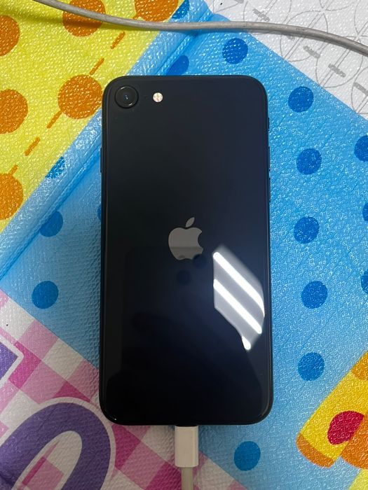 Продам iPhone SE 2020