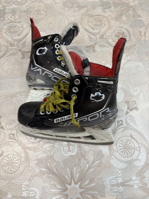 Продам коньки Bauer