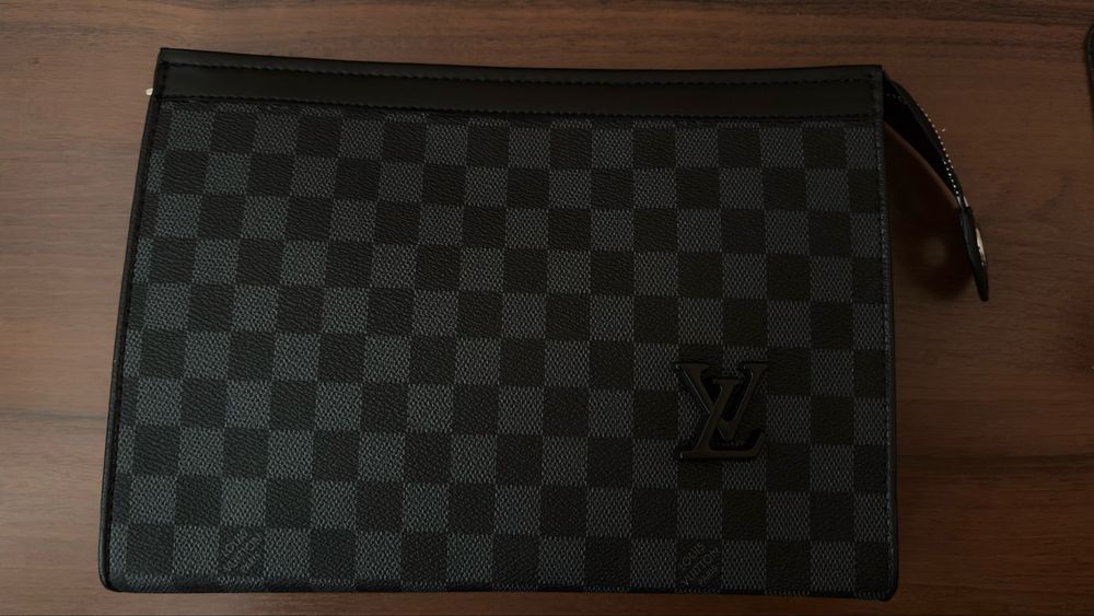 Louis Vuitton мъжки клъч