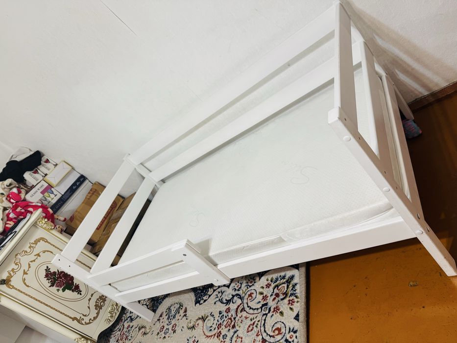 Кровать детская вместе с матрасом