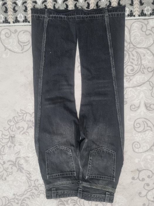 Тёмно-серые джинсы