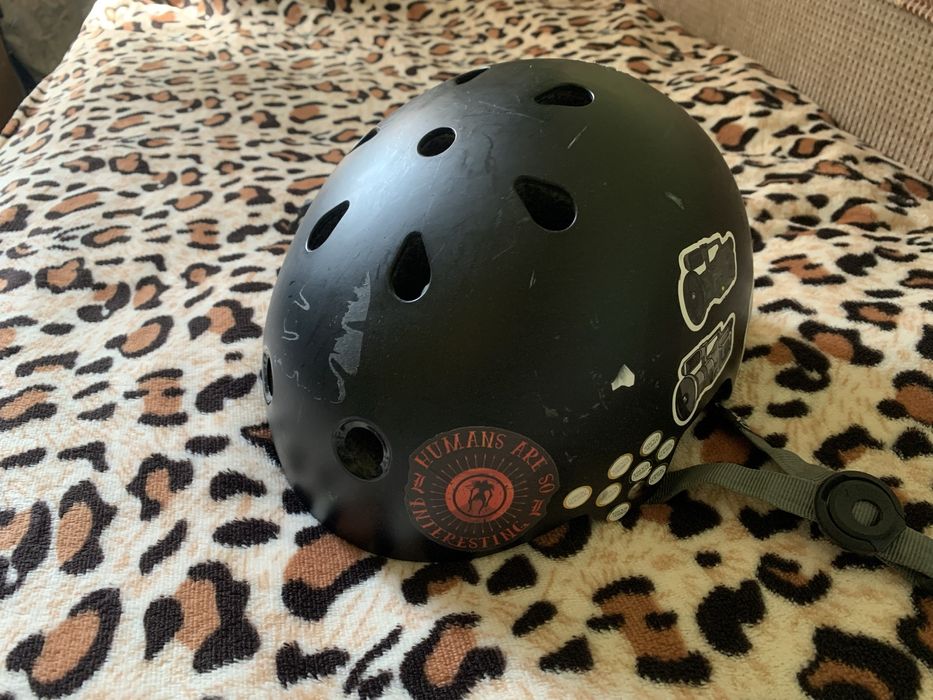 Шлем трюковой oxelo