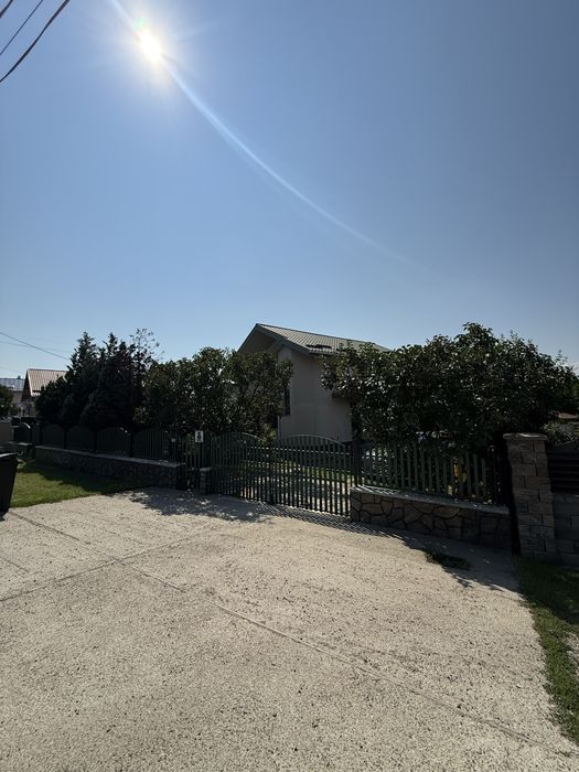 Casa de vanzare in plopeni - 35 ari