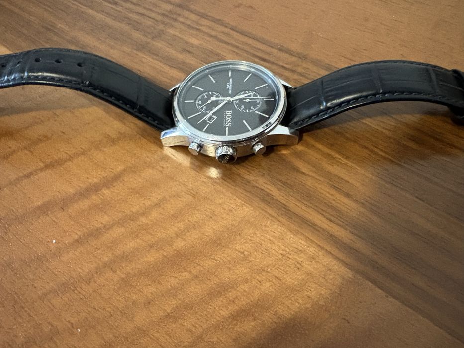 Ceas quartz cu bratara cu aspect piele de crocodil, Negru