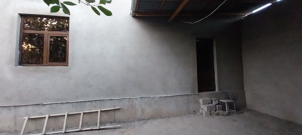 Yangi hovli Mirmirondan