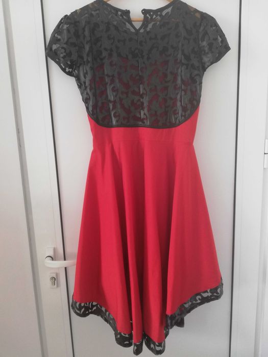 Червена рокля с черна дантела и колан Nelita
