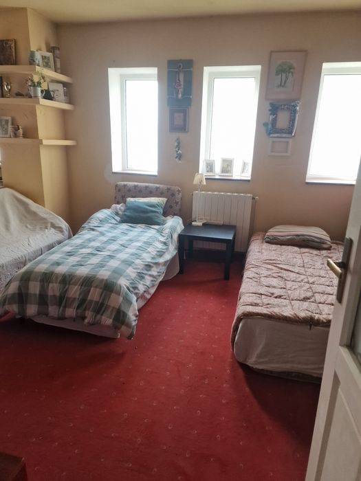 Inchiriez vila la muncitori 6...10 persoane