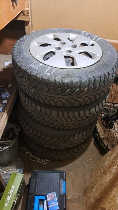 Продам комплект шин