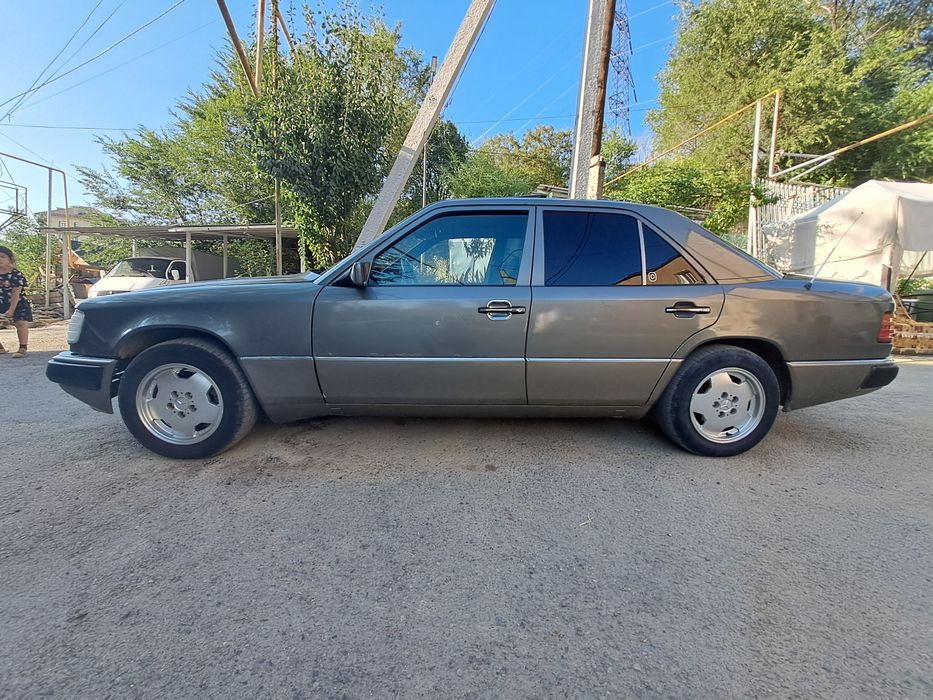 Mercedes 220E 2.2 механика.