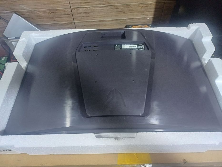 Монитор LG UltraGear 2K. 27" 165 Гц. Curved.