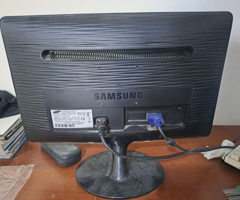 Монитор B1930N Samsung + клавиатура в подарок