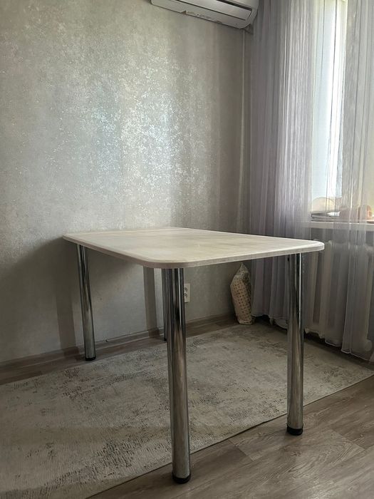 Кухонный стол с 5 стульями