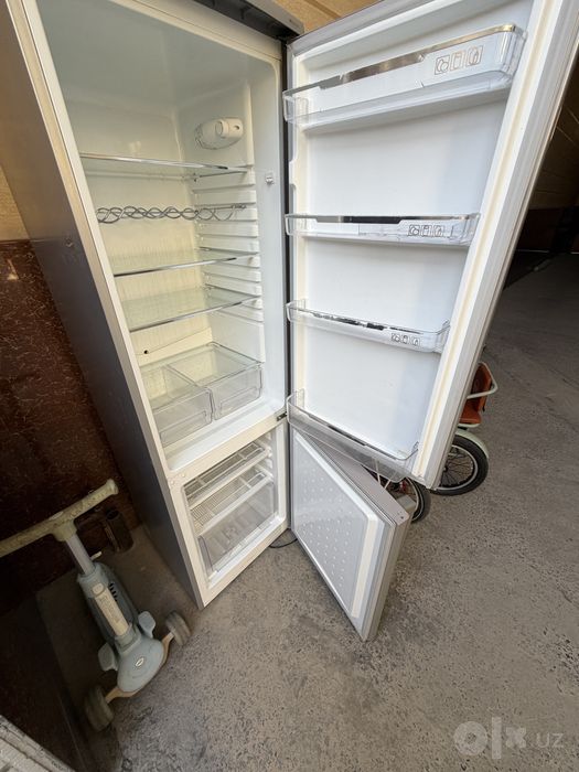 Продам холодильник Shivaki б/у.