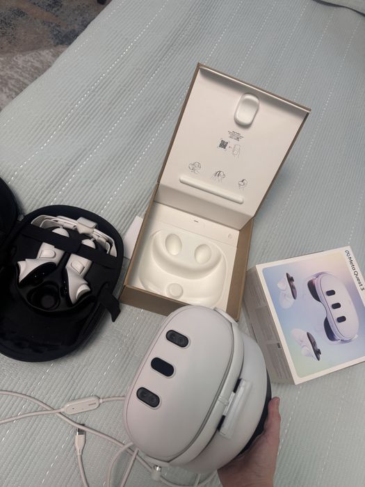 Meta Quest 3  - очки виртуальной реальности