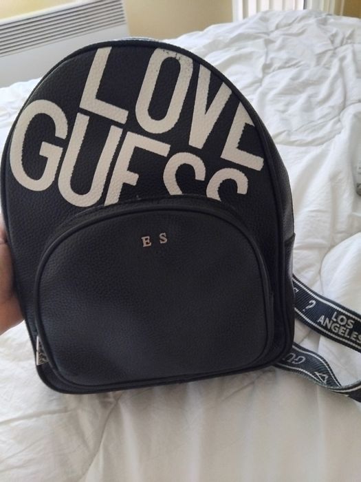 Дамска раница на Guess