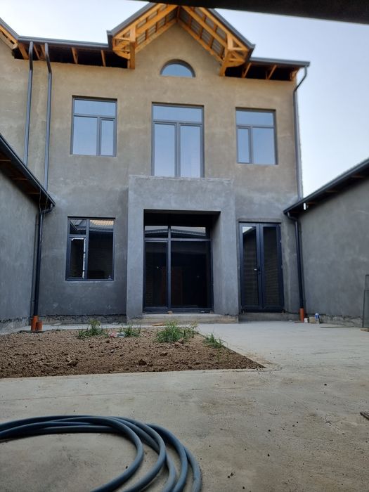 Продаётся дом! 2,20 соток 6 комнат, 2 холла, падвал. Дом г