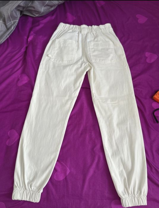Bershka Pantaloni albi dama stil Jogger/Cargo marime 34