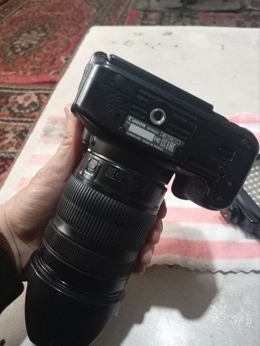 Canon 700D sotiladi