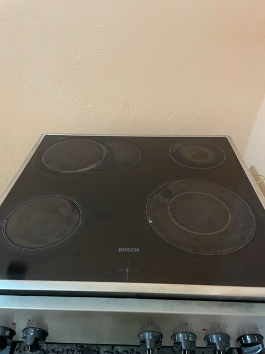 Комплект Фурна за вграждане BOSH + Плот котлони за вграждане BOSH