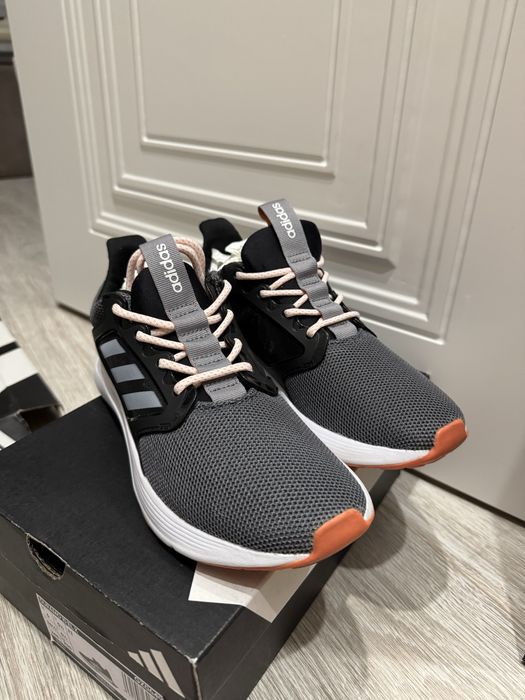 Женские кроссовки Adidas