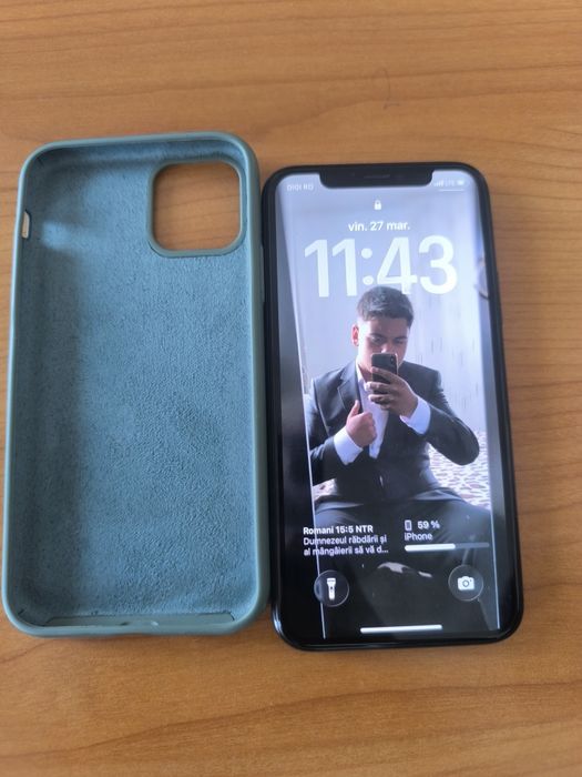 Vând iPhone 11 pro cu husa inclusa